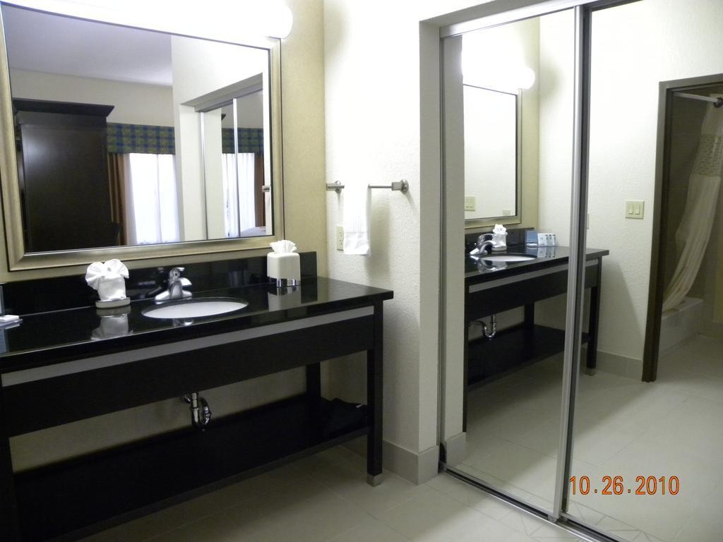 Hampton Inn & Suites Dallas I-30 Cockrell Hill, Tx Εξωτερικό φωτογραφία